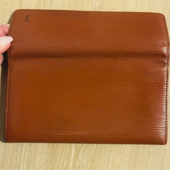 💎💎✨✨Louis Vuitton Epi Leather Wallet – Elegant & Timeless✨✨💎💎